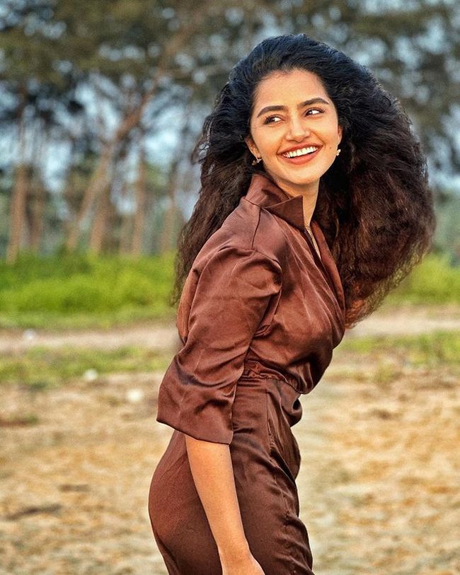 Glorious Clicks Of Gorgeous Anupama Parameswaran